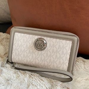 Michael Kors Wristlet Wallet
